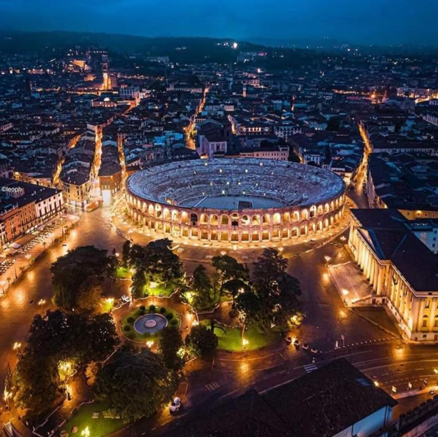 Appartamento Vicino Al Centro Adigeo E Fiera Верона Екстериор снимка
